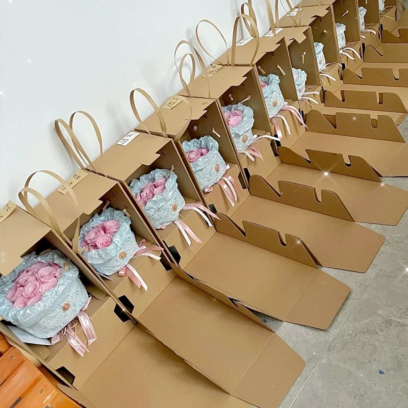 Üniforma Kahverengi Oluklu Çiçek Hediye Kutuları